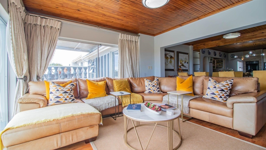 5 Bedroom Property for Sale in Beacon Bay Eastern Cape